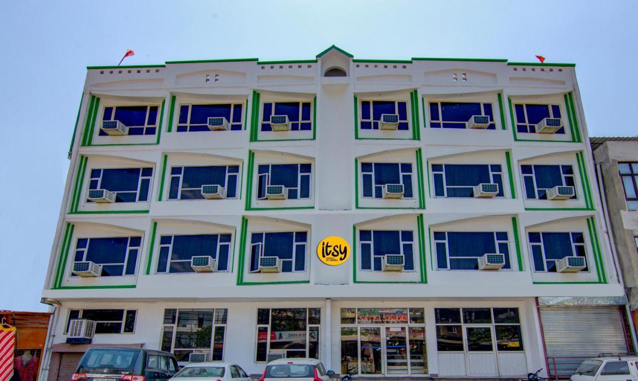 Itsy Hotels Satya Shree คาตรา ภายนอก รูปภาพ